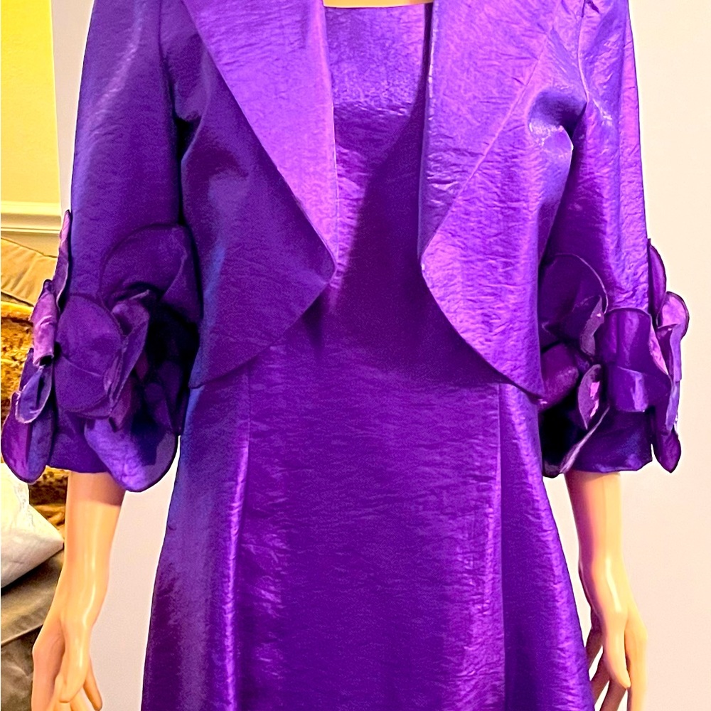 Ashro’s size 12 purple 2 piece formal dress with gorgeous floral designs